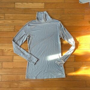 Uniqlo Thermal top
